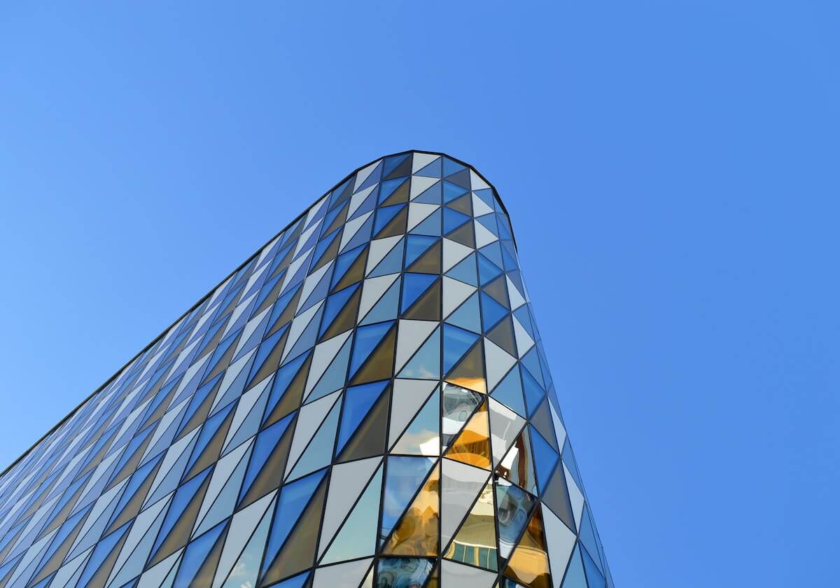 欧冠1/8决赛抽签，皇马再遇曼城，利物浦好签，热刺切尔西迎挑战